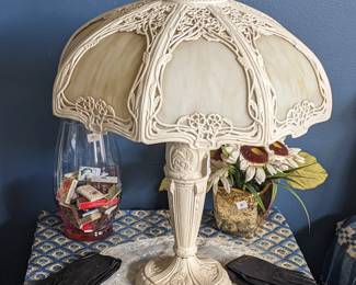 ANTIQUE AMERICAN SLAG GLASS UMBRELLA LAMP.   NO MARK ON BASE BUT ATTRIBUTED TO HANDEL
