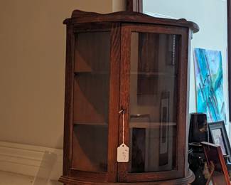 SMALL CURVED GLASS CURIO DISPLAY CABINET