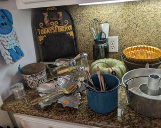 CAKE PANS AND COOKIE CUTTERS