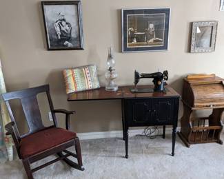 ANTIQUE SINGER SEWING MACHINE & ROCKER