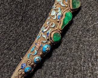 ANTIQUE CHINESE FINGERNAIL GUARD PIN (GILT SILVER & JADE)