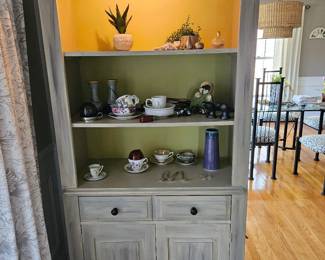 Broyhill Hutch