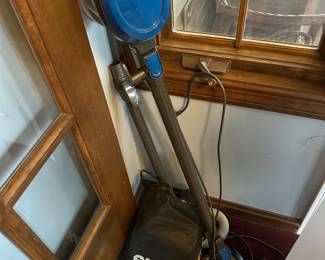 Shark Vacuum w Attchments