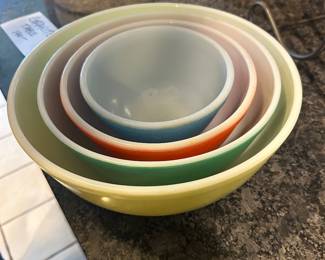 Pyrex Bowls
