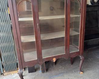 Queen Anne China Cabinet / Curio Cabinet 