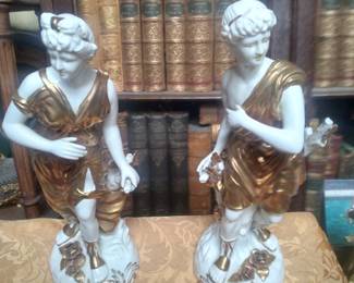Number capodimonte gilded pair of figures