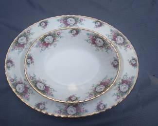 Royal albert service for 8 plus compleater set