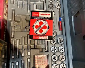 Tap and die set