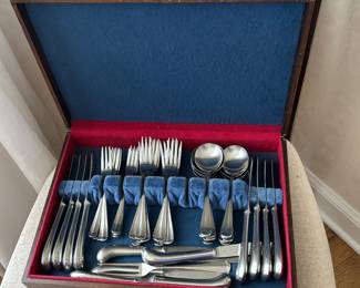 Flatware set