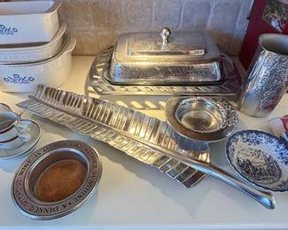 Wilton armetale serve ware
