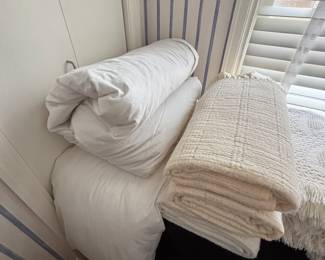 Bed linens, blankets, duvets, quilts TWIN