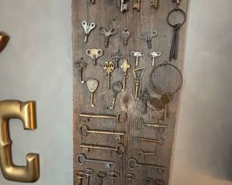 Unique key art