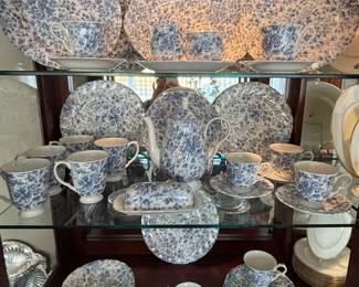 Nikko "Tea Roses"
10 cups, 10 saucers, 10 bowls, 8 mugs, 10 salad plates, 10 dinner plates, one oval platter, one round serving bowl