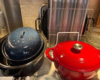 Cookware cast iron