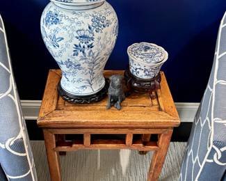 Accent table and chinoiserie