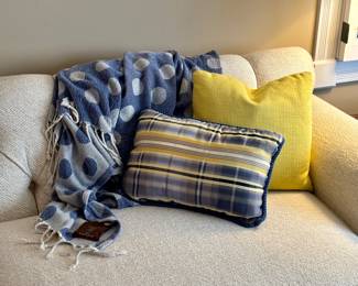 Calzeat Scotland throw and decorative pillows