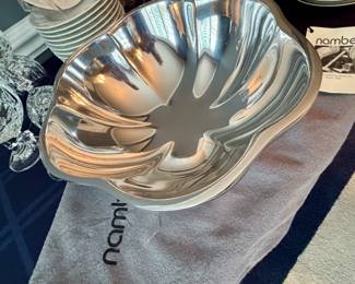Nambe serving bowl with storage bag and tag