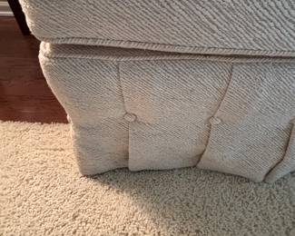 Sofa buttoned skirt