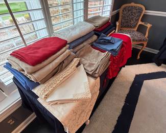 Table linens for dining room. Oval, rectangular and circular tablecloths, napkins and runners.