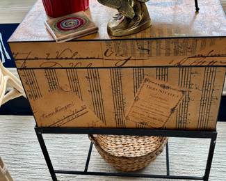Trunk table