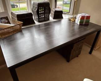 Desk dark grey wood grain