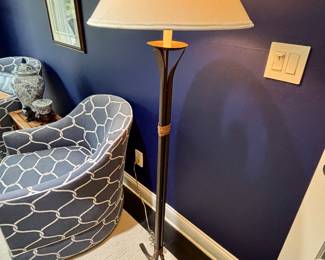 Floor lamp