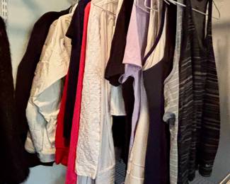 Womens clothing Sizes S, M, L
Ameliora
Astor
Athleta
Cabi
Cashmere Sweaters
Etc.
Frank & Eileen
Halogen
J. Crew
Linda Richard’s
Magaschoni New York
Ralph Lauren
Sax Fifth Avenue
The North Face Jackets
Veronica Beard
Victor Alfaro
White + Warren
White House Black Market
Worth New York