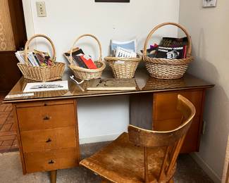 MCM - Paul McCobb for Planner Group
Winchendon Desk and Chair