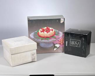 (3pc) [NIB] MIKASA CRYSTAL | Various new in box Mikasa crystal including: Bountiful Footed Cake Stand, Pair Oxford Candlesticks, and an English Garden Ice Bucket. - h. 5 x w. 11.5 x l. 11.5 in (Cake stand box)

