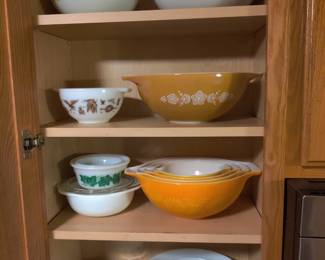 Vintage Pyrex bowl sets