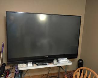 Large Mitsubishi television (near new condition) 