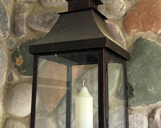 Metal candle holder
