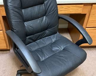 Swivel desk chair