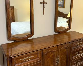 Dresser and 2 mirrors