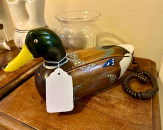 Hello? Helloooo??? It’s a wood DUCK PHONE!!