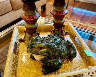 i ❤️ this frog!!! He’s big and shiny and green and bumpy and speckled!!!