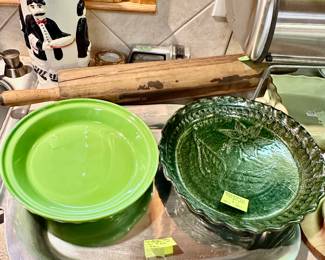 A Homer Laughlin Fiesta Ware shamrock green pie plate on the left….a pretty darker green pottery pie plate on the right