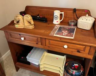 Desk, bookends 