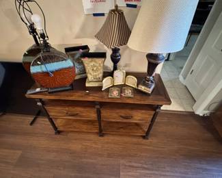 Sofa table, lamps