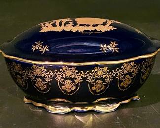 Limoges Castel Blue w 22K Gold Trinket Box, France