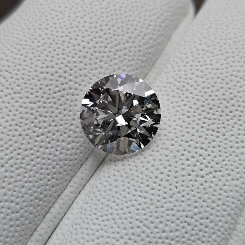 3.02 Carat Round Brilliant Diamond, G-H Color, VS1 Clarity
