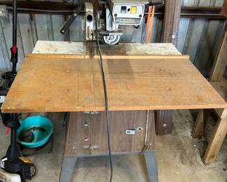 Also available with the table saws are doweled racks to support your projects as they come through the blade.