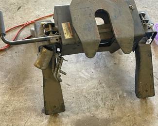 5th wheel hitch with brackets