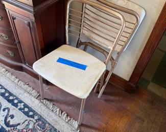 2 vintage folding chairs 