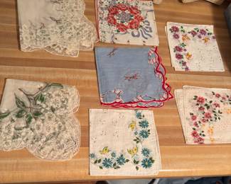 Vintage dainty women’s handkerchiefs. Appear to be new and unused. 