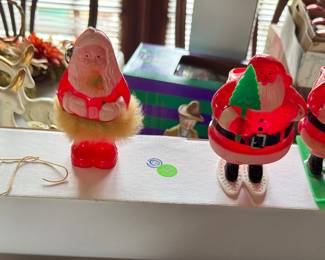 So many vintage Christmas items are available 