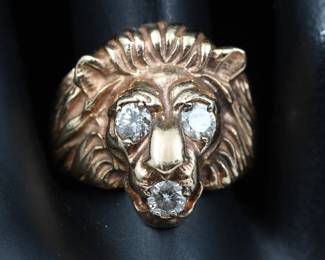 18 1137 14K Diamond Eye Lion Ring