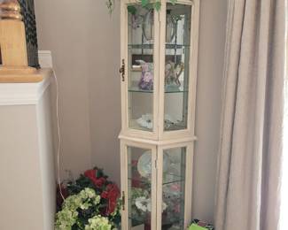 Small display cabinet