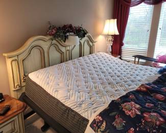 King size bed, adjustable mattress