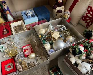 Loads of nice newer Xmas ornaments